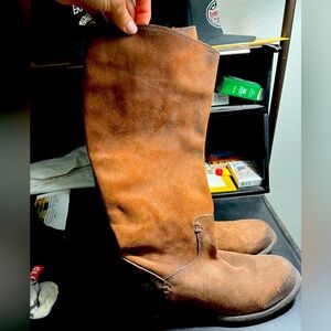 Ladies brown suede Frye boots